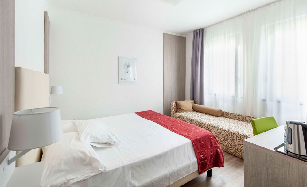 3 Sterne Hotel Venezia - Riva del Garda - Garda Trentino - Trentino - Dreibettzimmer (Ideal für 2 oder 3 Personen)
